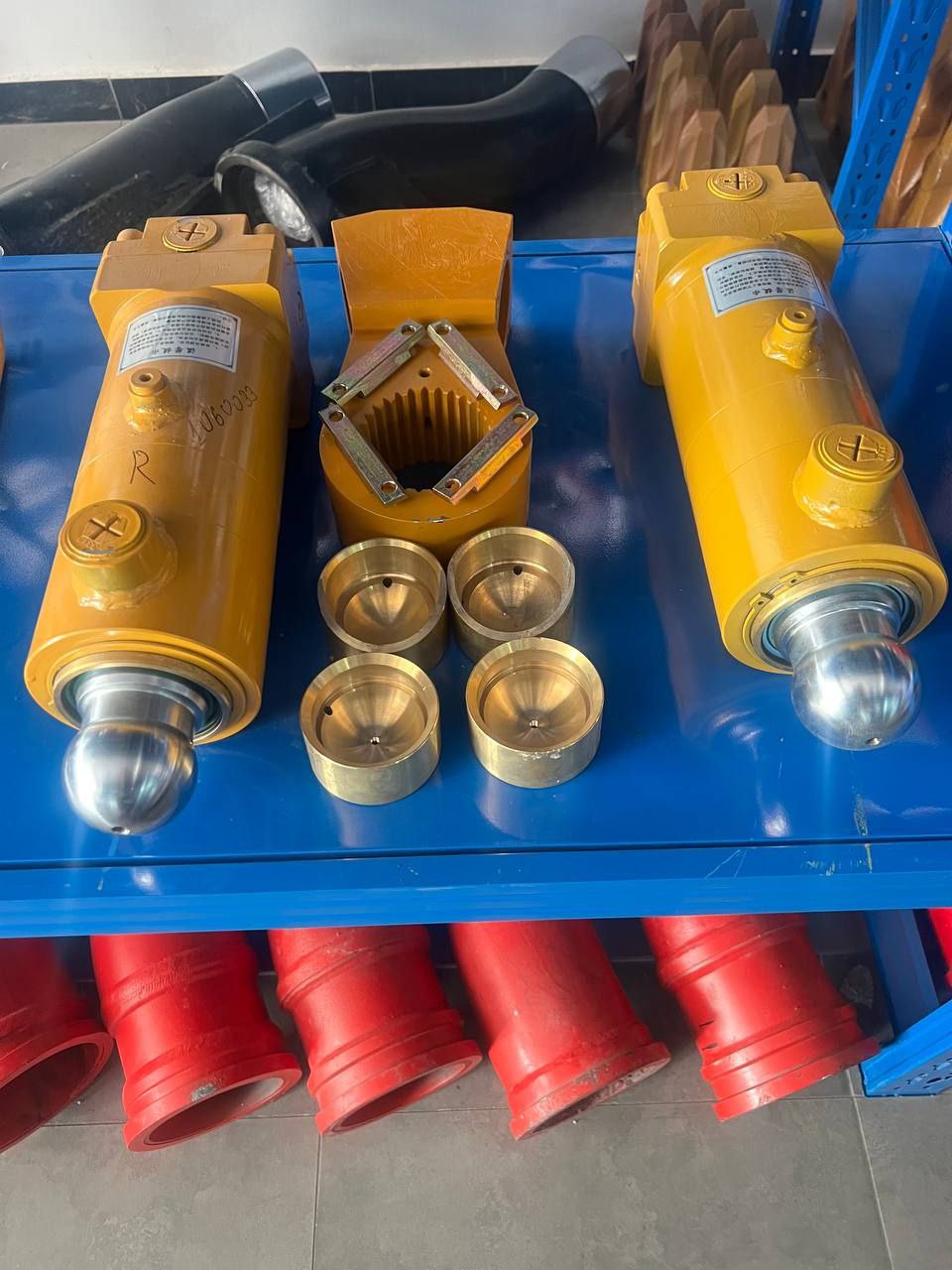 Левый цилиндр маятникового S-клапана SANY 100C2118D.6.2А Автобетононасос и Стационарных насосов